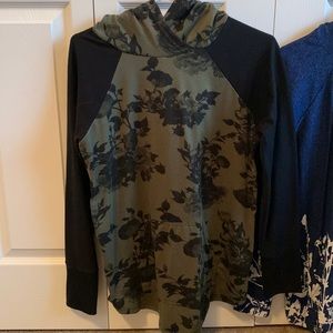 Lularoe Amber tshirt like hoodie
